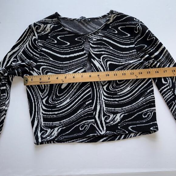 Zara Abstract Print Crop Top  Size L Black White Long Sleeve Keyhole Cutout Y2k - Picture 9 of 13